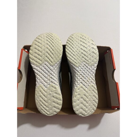 New Women’s Size 6 Black White Nike Legend React Running Shoes AA1626 009 - Picture 9 of 10